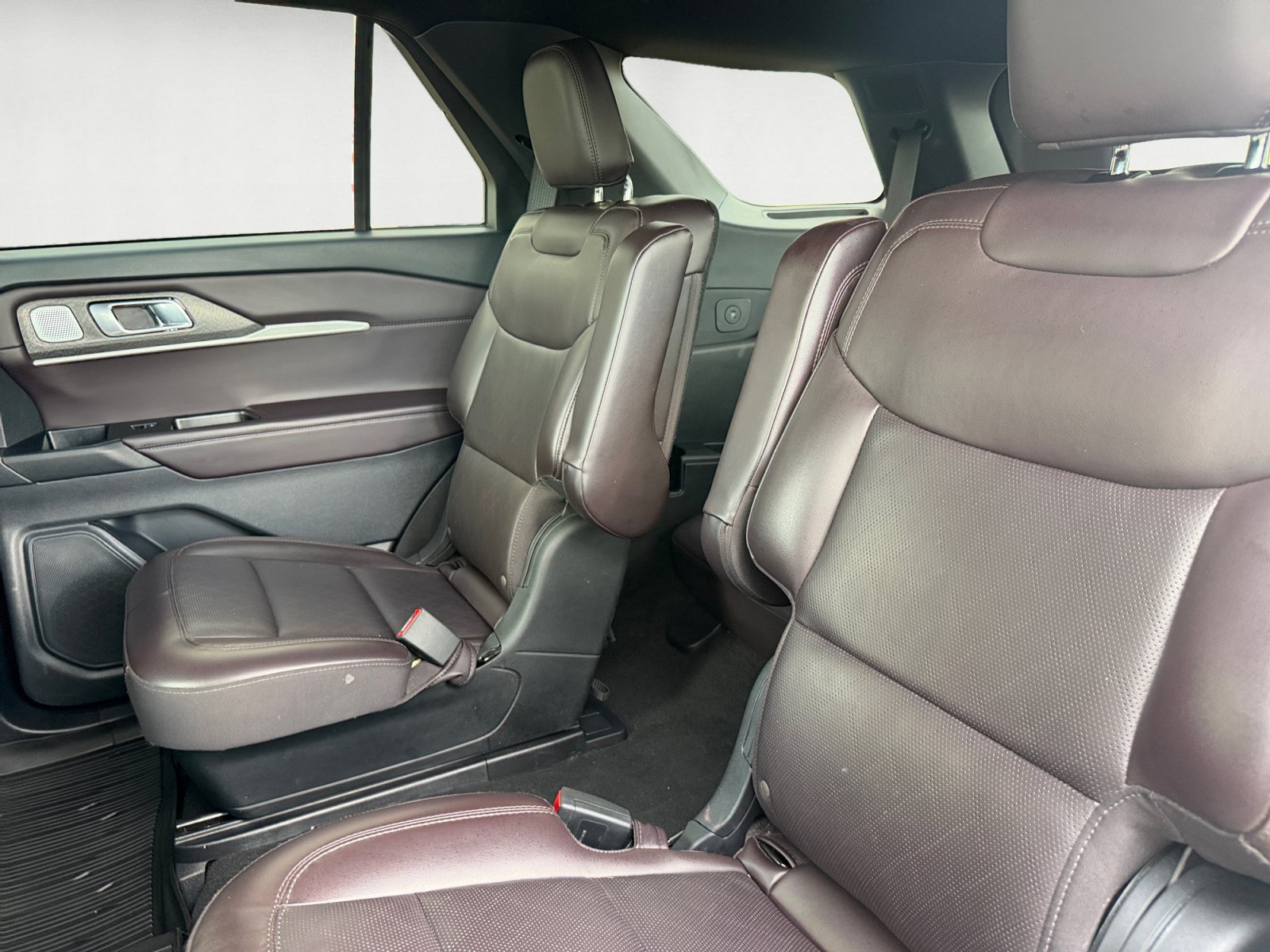 Used 2025 Ford Explorer Platinum RWD image 13