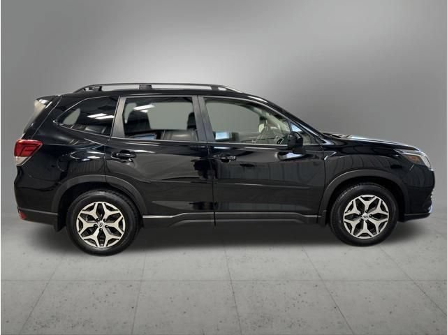 Used 2023 Subaru Forester Premium AWD/4WD image 6