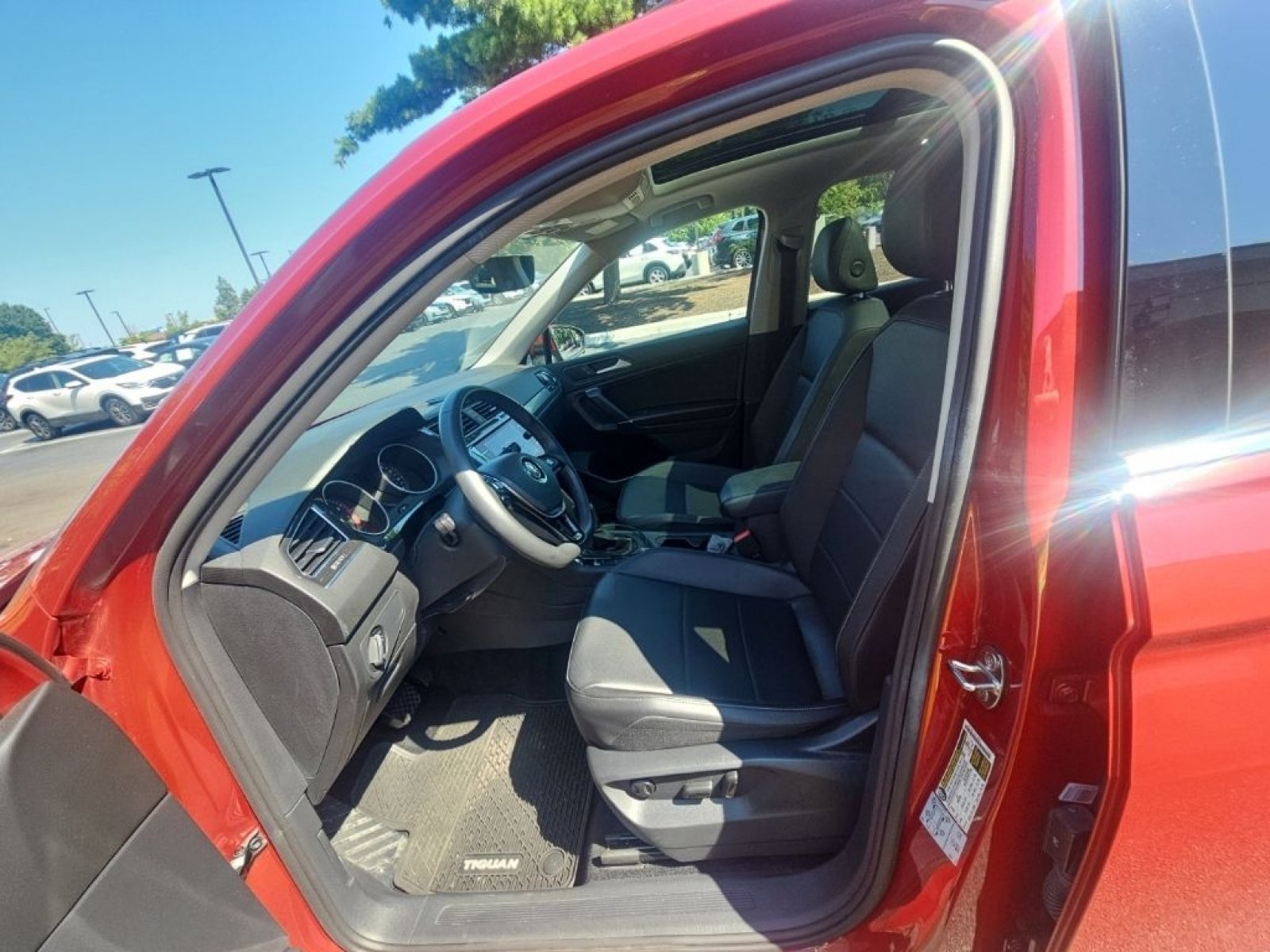 Used 2020 Volkswagen Tiguan SE AWD/4WD image 15