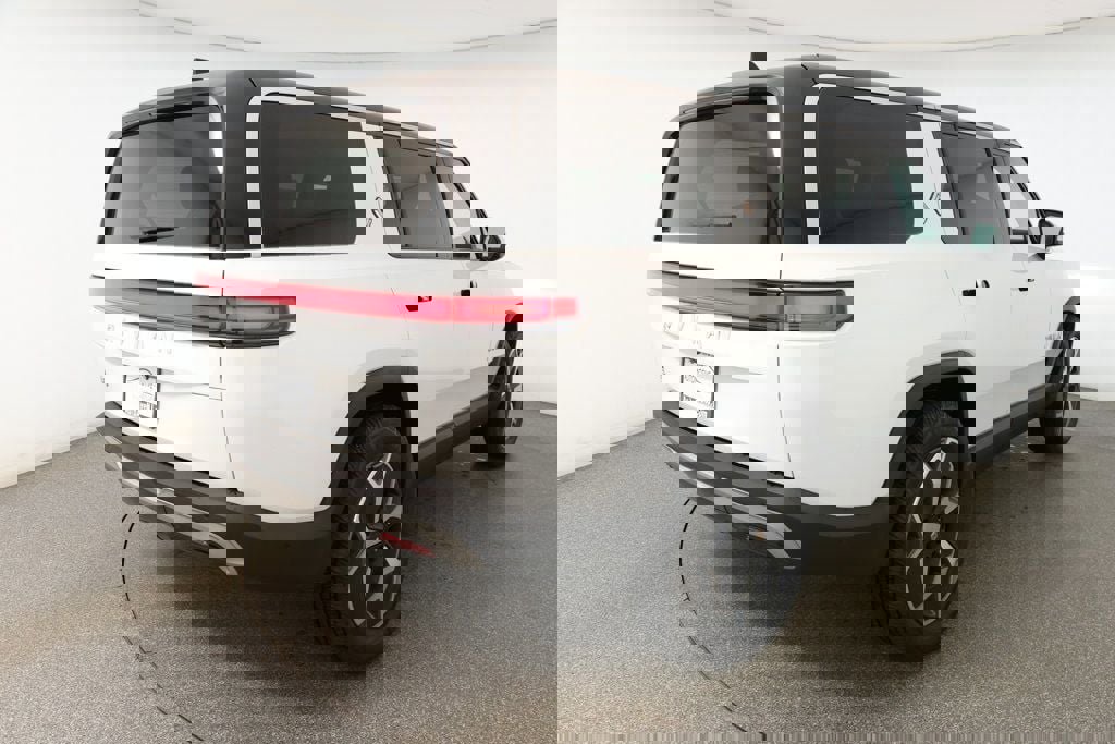 Used 2024 Rivian R1S Adventure image 4