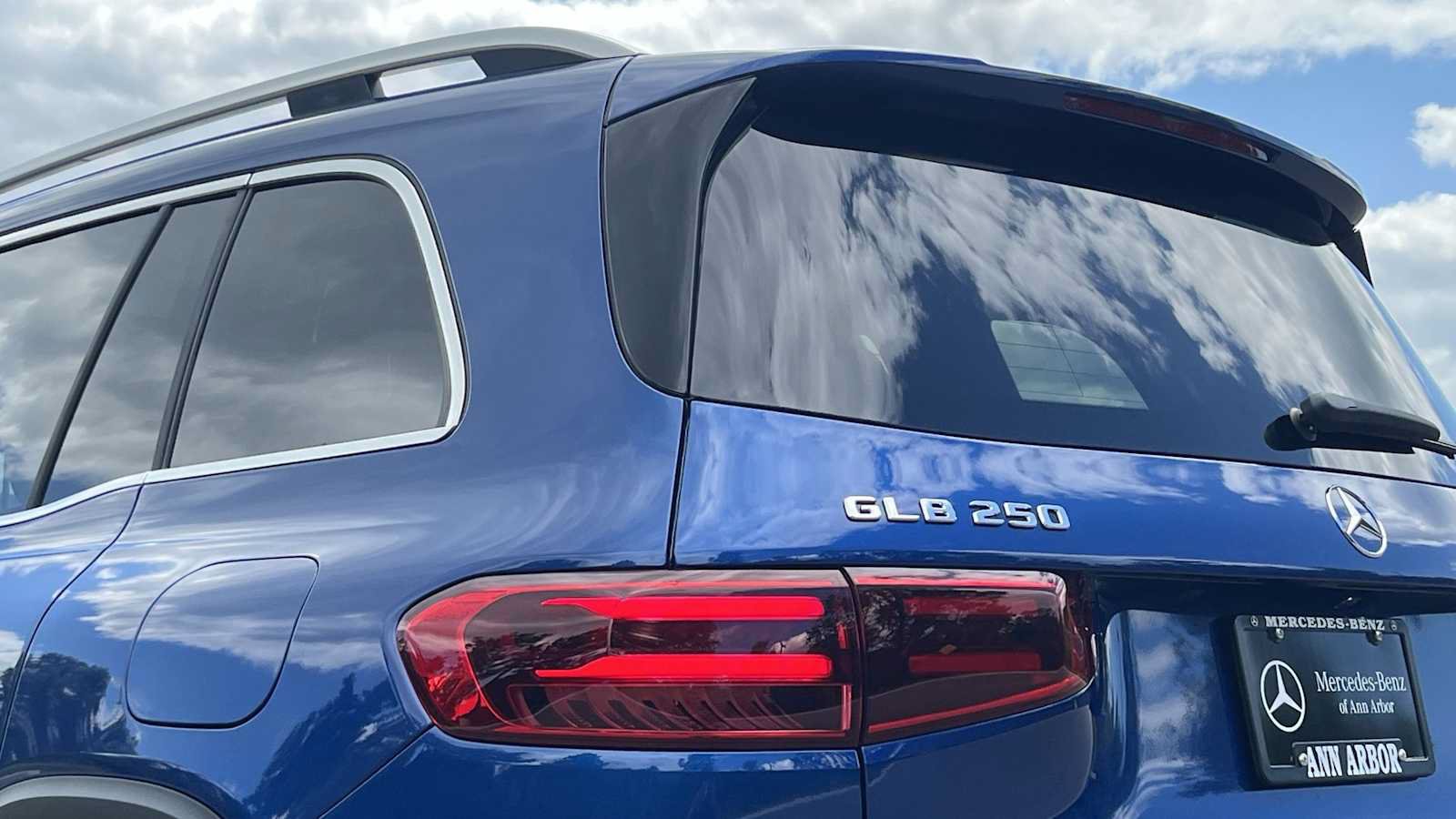 New 2026 Mercedes-Benz GLB 250 4MATIC image 18
