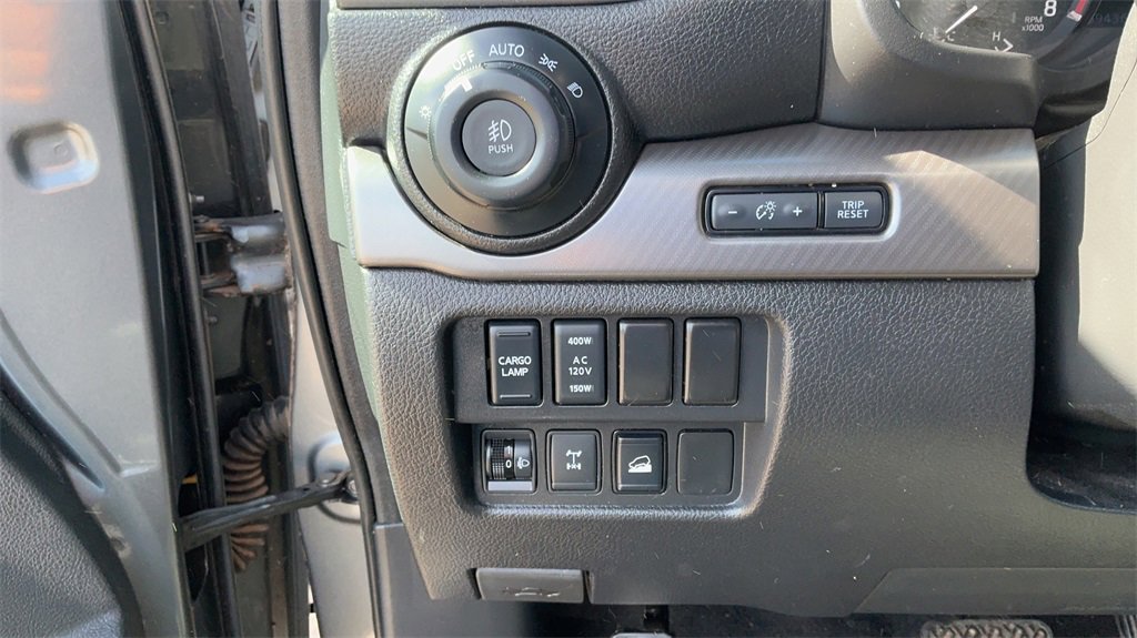 Used 2020 Nissan Titan PRO-4X w/ Pro-4x Convenience Package image 18