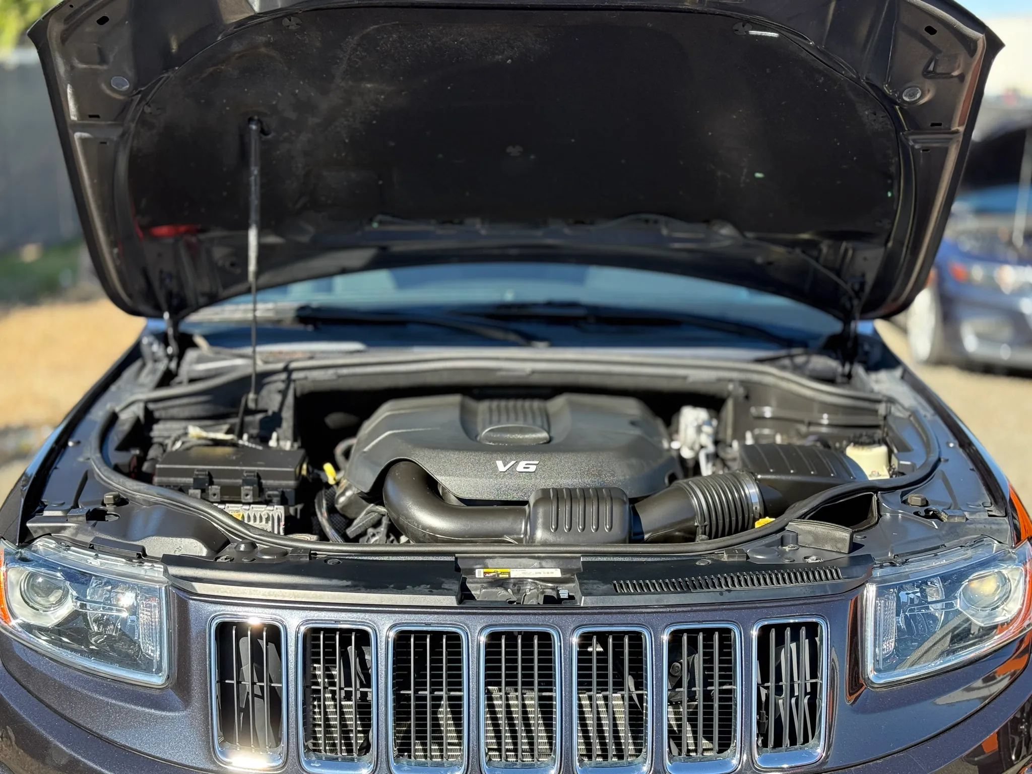 Used 2014 Jeep Grand Cherokee Laredo w/ Quick Order Package 23E AWD/4WD image 28