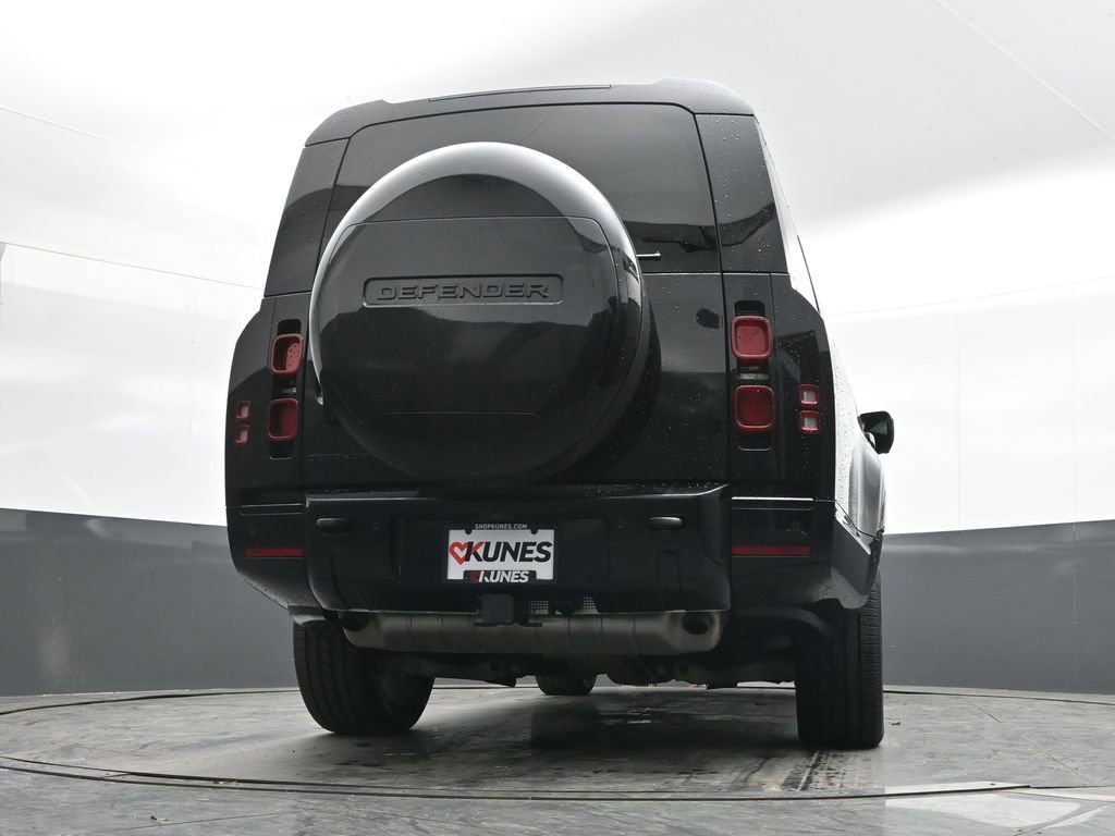 Used 2024 Land Rover Defender 130 X-Dynamic SE image 43