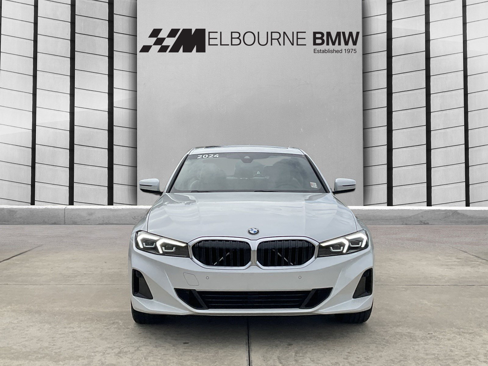 Used 2024 BMW 330i Sedan w/ Convenience Package RWD image 2