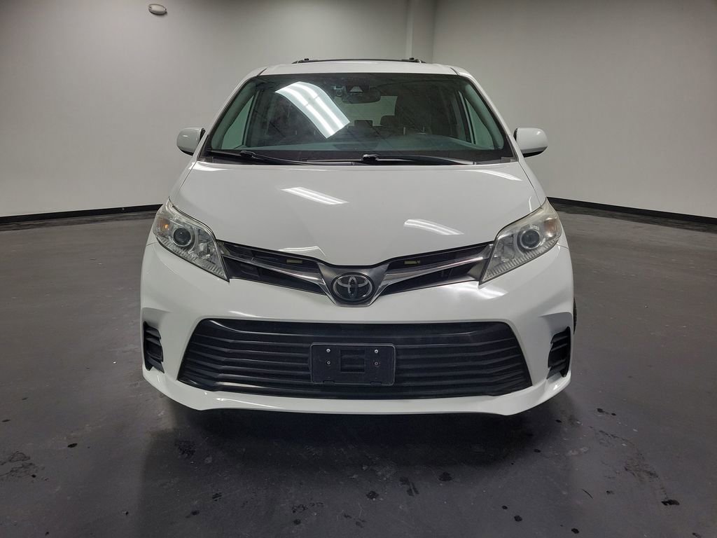 Used 2020 Toyota Sienna LE image 2