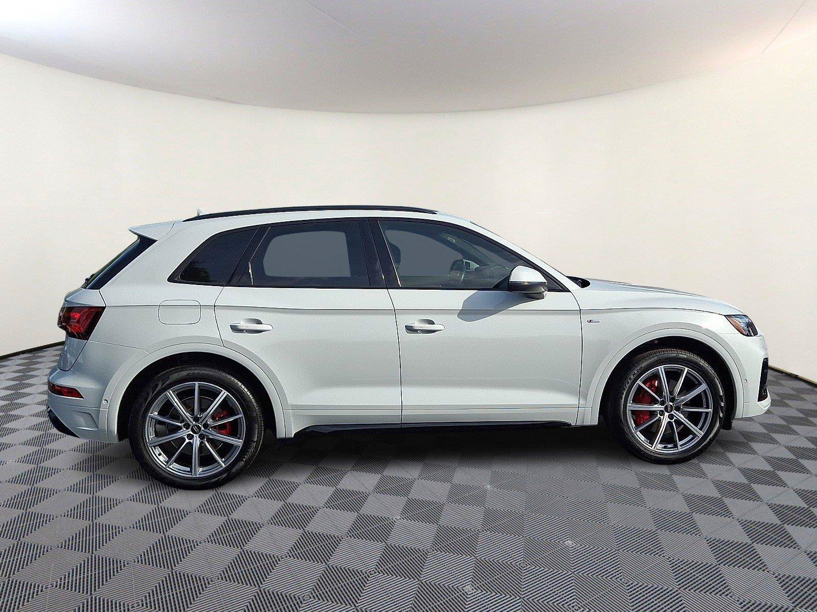 Used 2024 Audi Q5 e Prestige AWD/4WD image 7