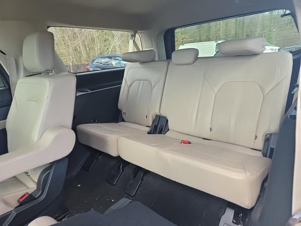 Used 2022 Ford Expedition Max Limited image 10