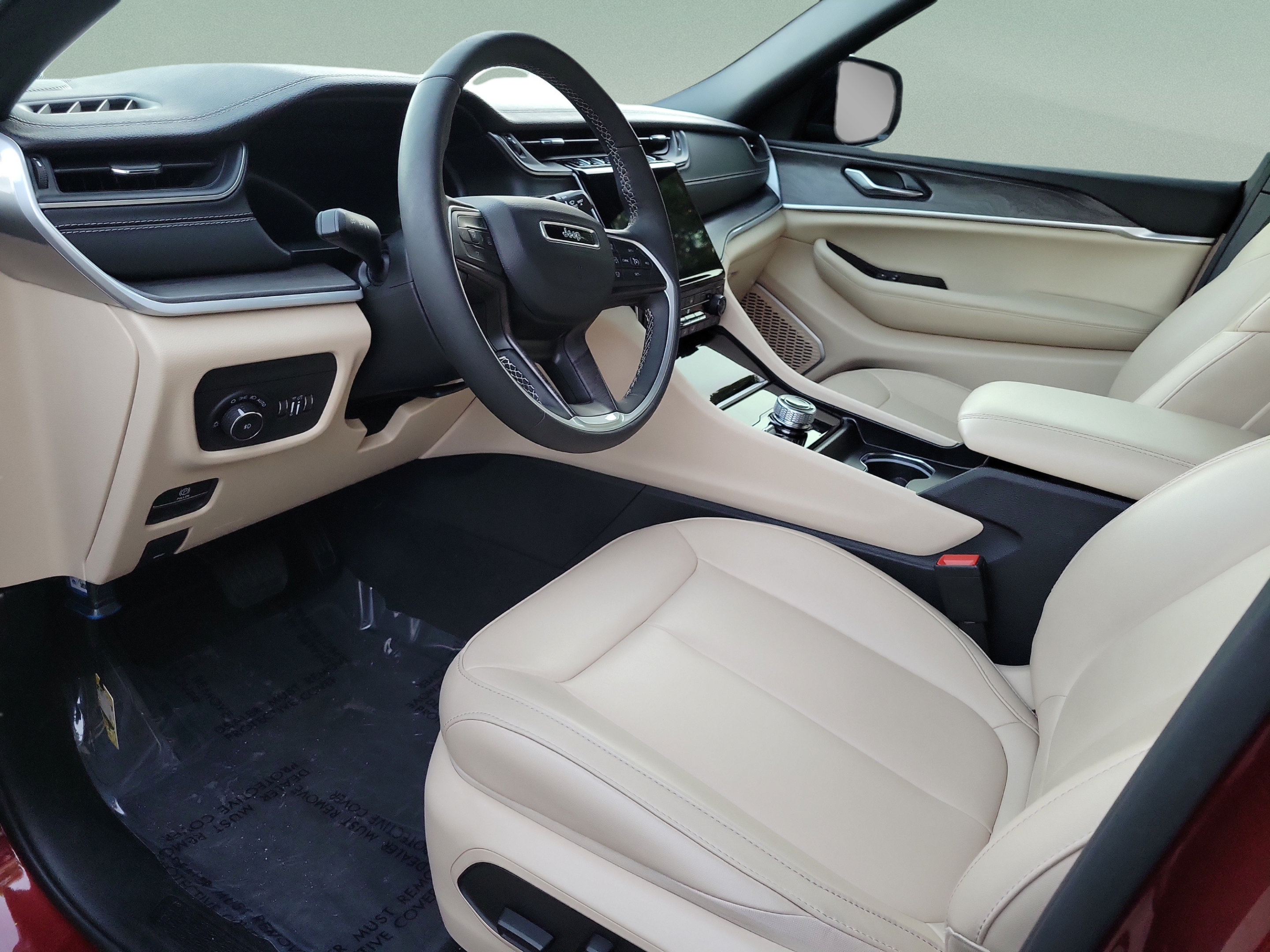 Certified 2025 Jeep Grand Cherokee L Limited w/ Black Appearance Package AWD/4WD image 15