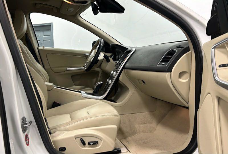 Used 2016 Volvo XC60 T5 Premier image 8