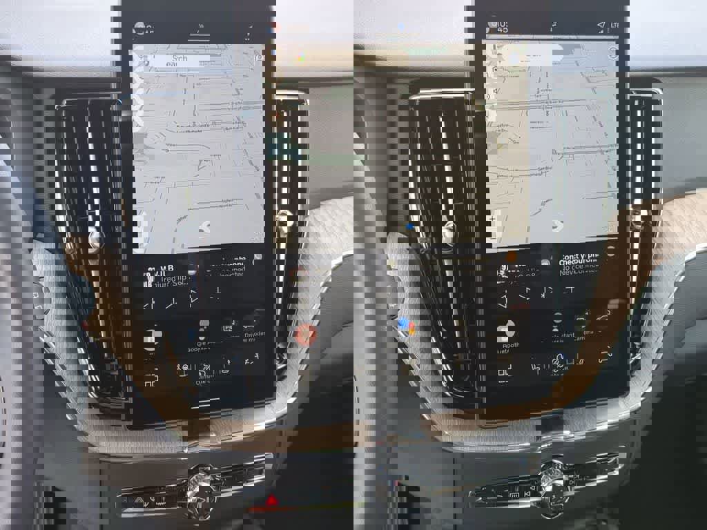 New 2026 Volvo XC60 B5 Plus w/ Protection Package Premier image 26