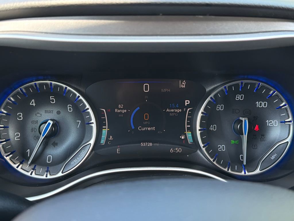 Used 2023 Chrysler Pacifica Touring-L image 25