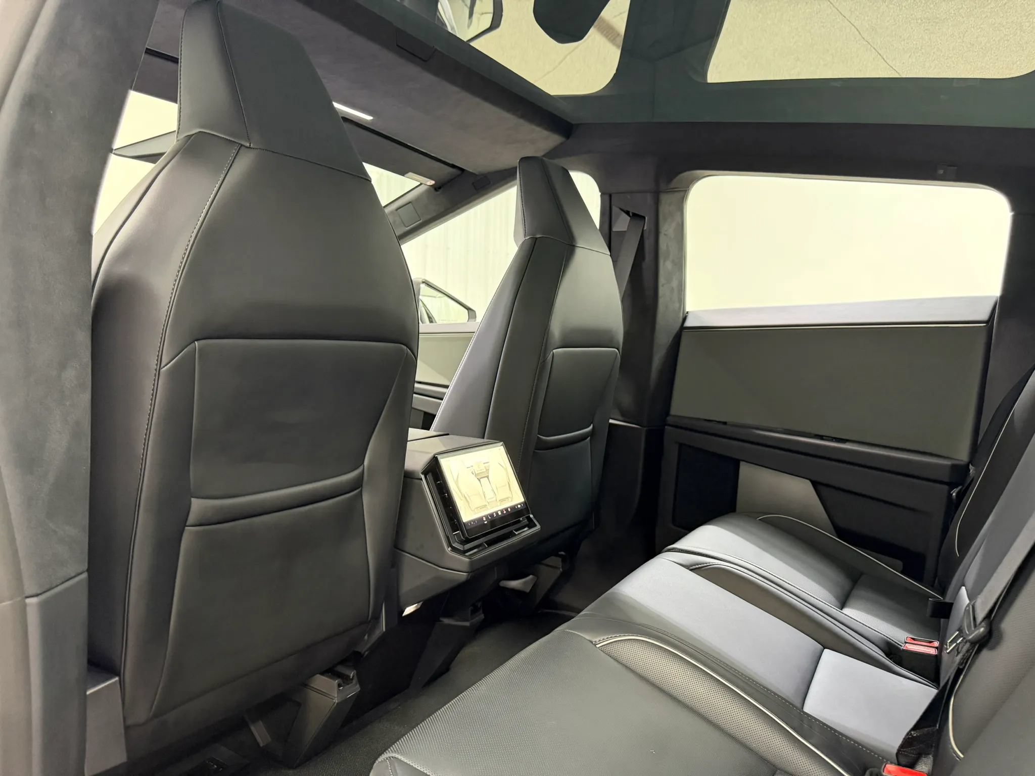 Used 2024 Tesla Cybertruck AWD Crew Cab image 17