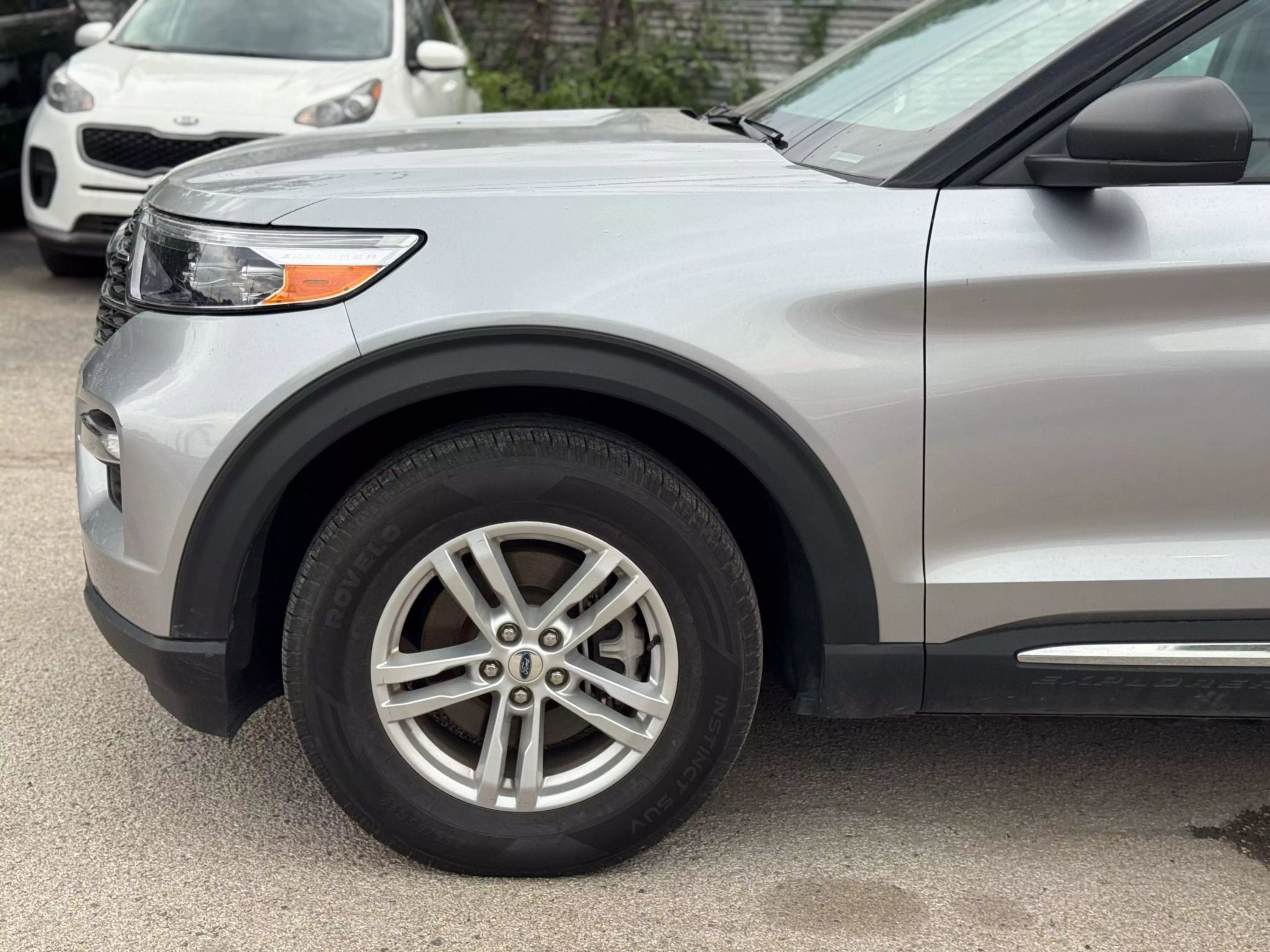 Used 2023 Ford Explorer XLT w/ Equipment Group 202A image 6