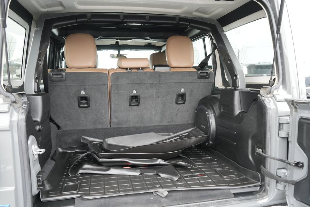 Used 2023 Jeep Wrangler Unlimited Sahara w/ Cold Weather Group image 10