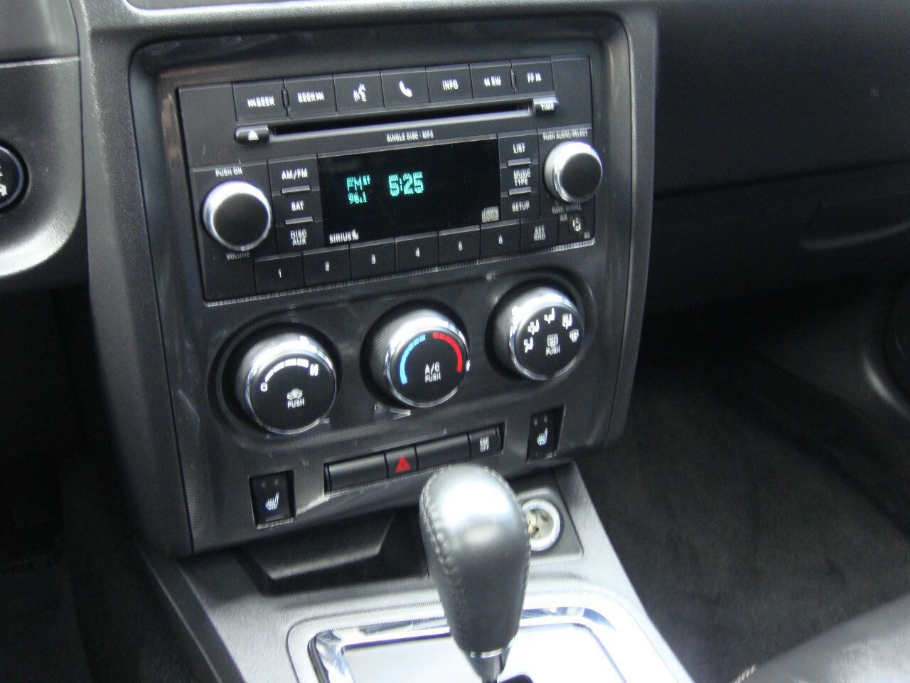 Used 2010 Dodge Challenger R/T RWD image 17