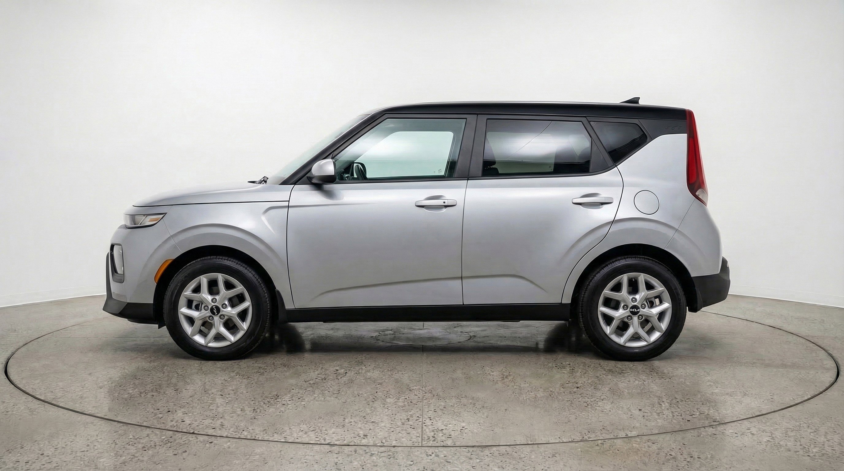 Used 2025 Kia Soul LX w/ LX Technology Package image 5