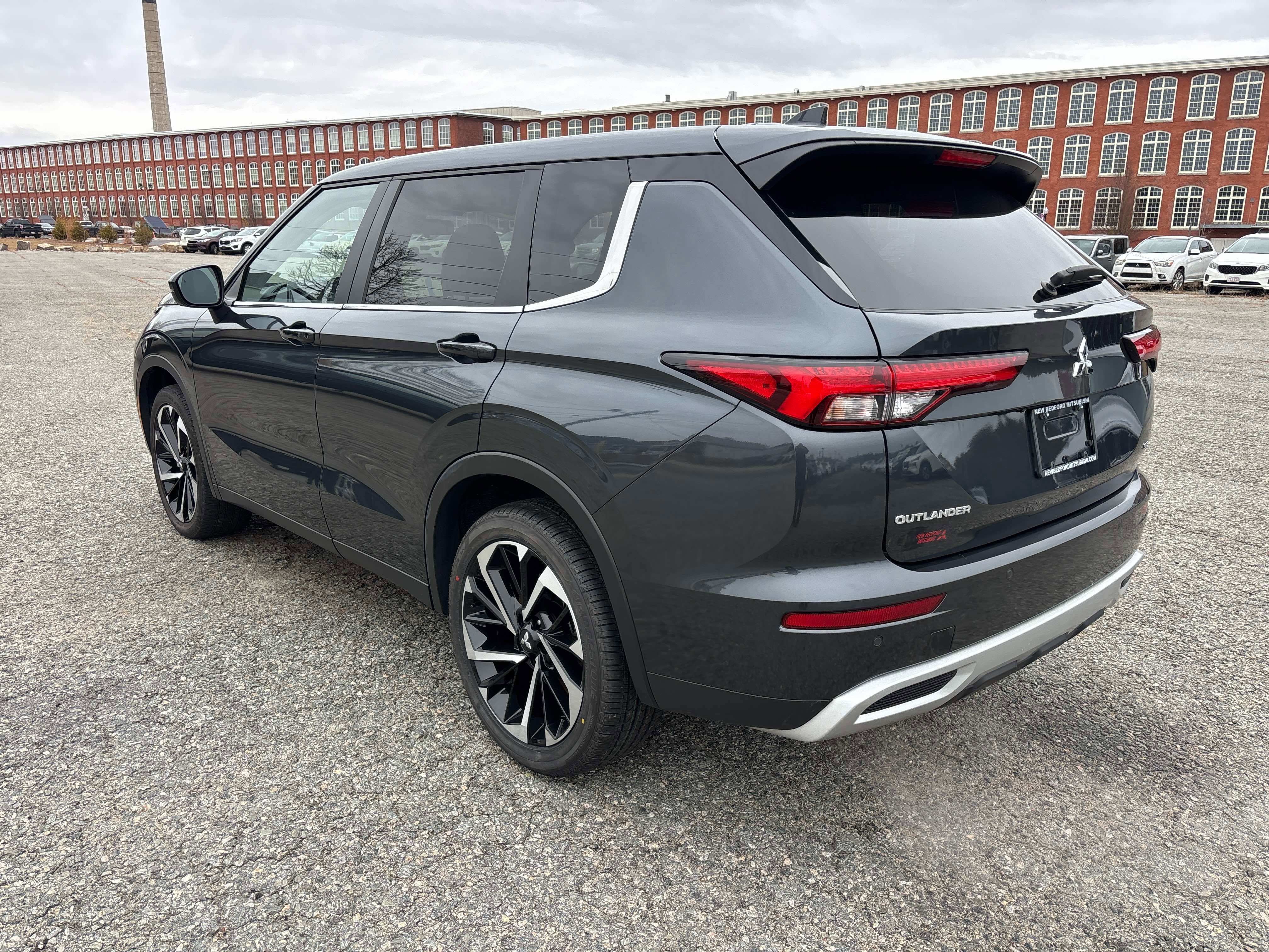 Used 2024 Mitsubishi Outlander SE image 7