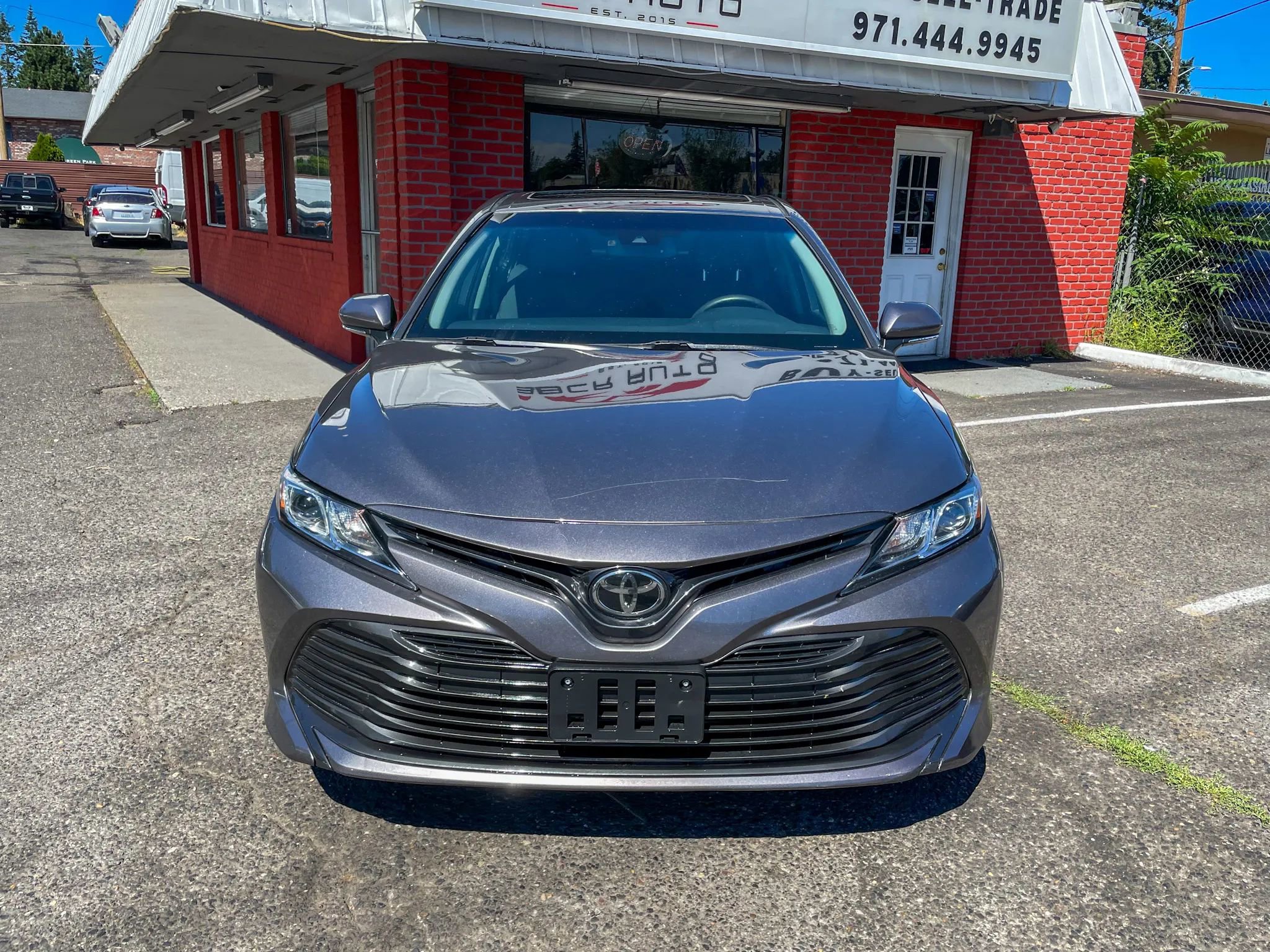 Used 2018 Toyota Camry LE image 6