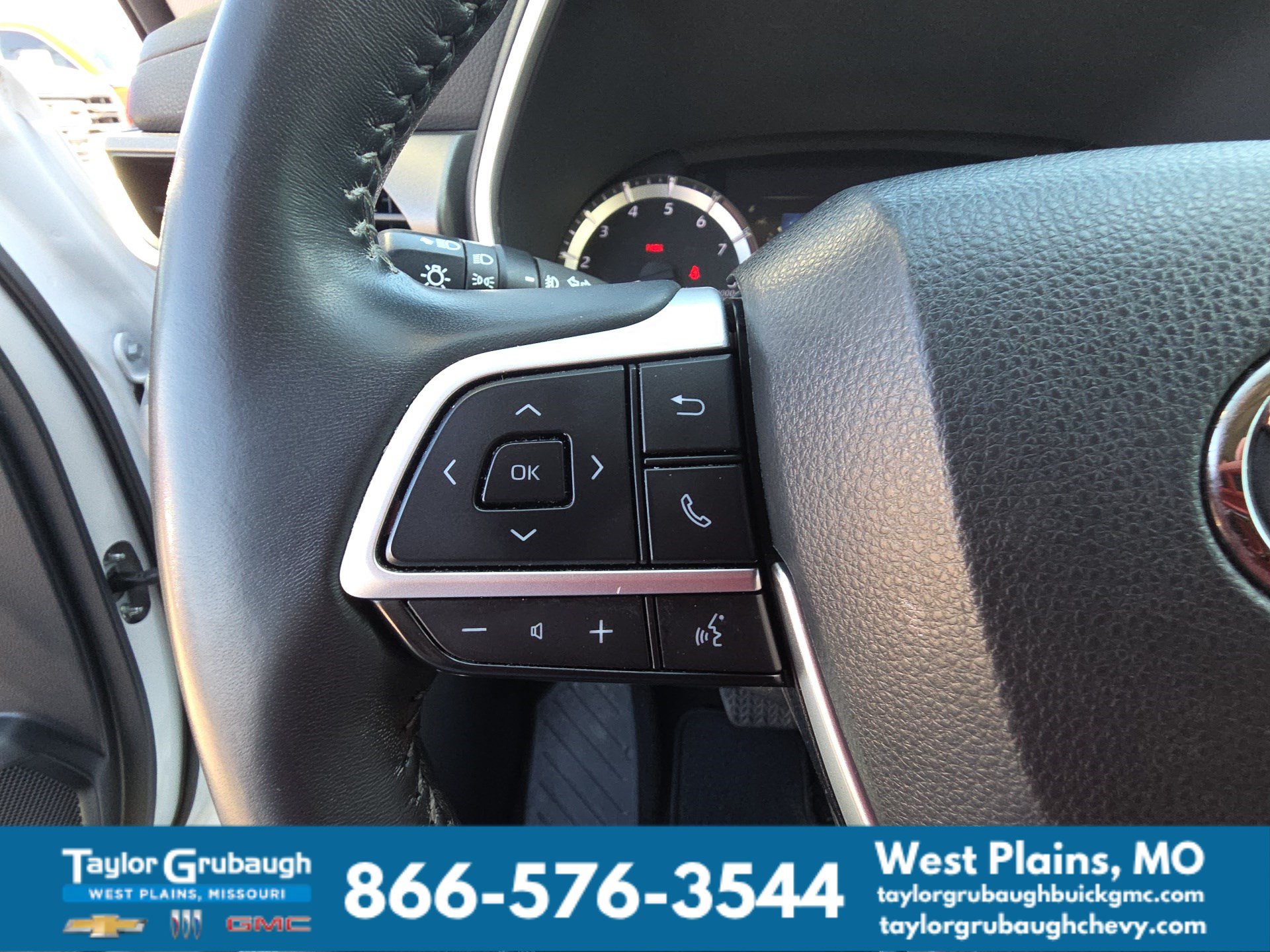 Used 2023 Toyota Highlander XLE AWD/4WD image 18