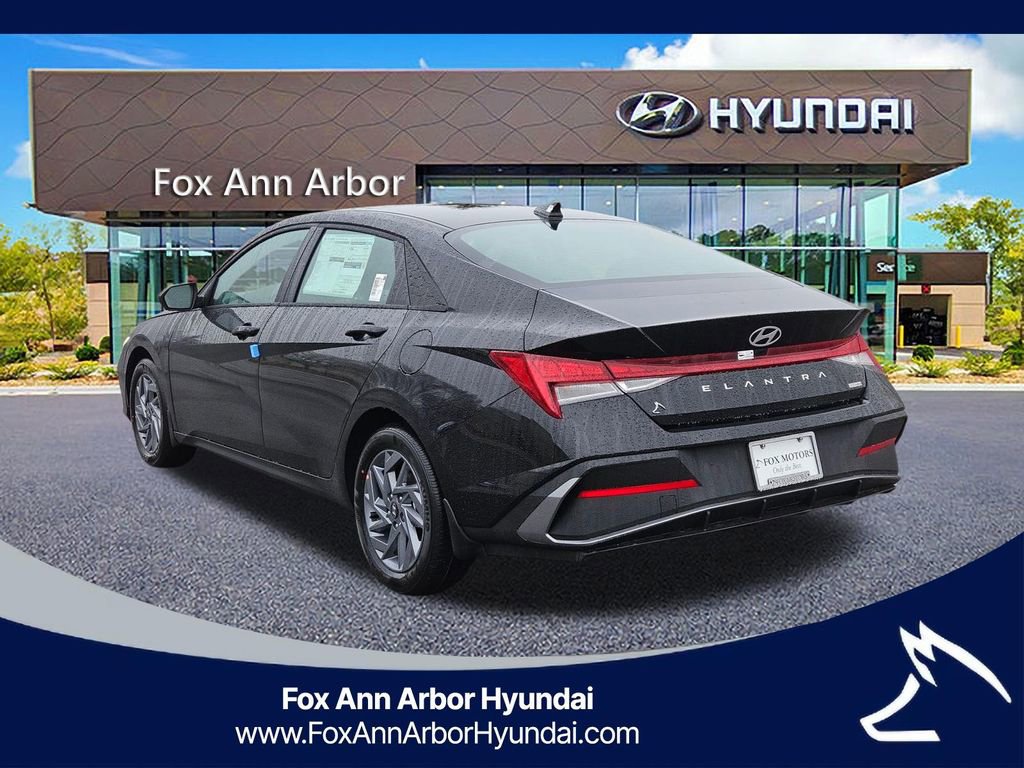 Used 2026 Hyundai Elantra Hybrid FWD image 3