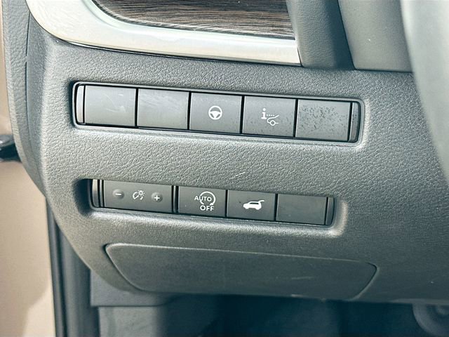 Used 2024 Nissan Rogue Platinum w/ Platinum Premium Package FWD image 10