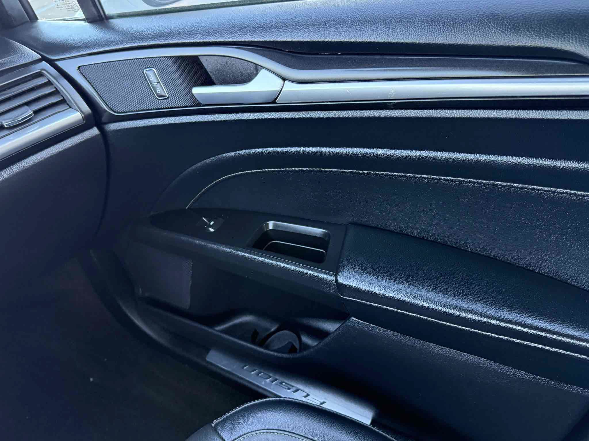 Used 2019 Ford Fusion Energi Titanium FWD image 79