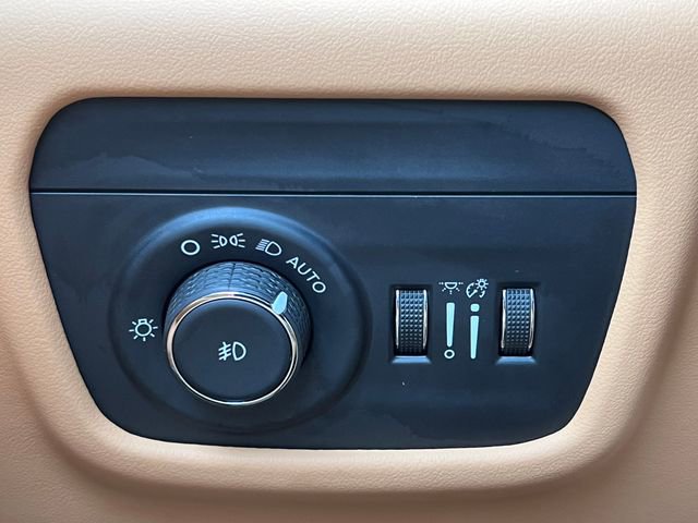Used 2025 Jeep Grand Cherokee Summit AWD/4WD image 23