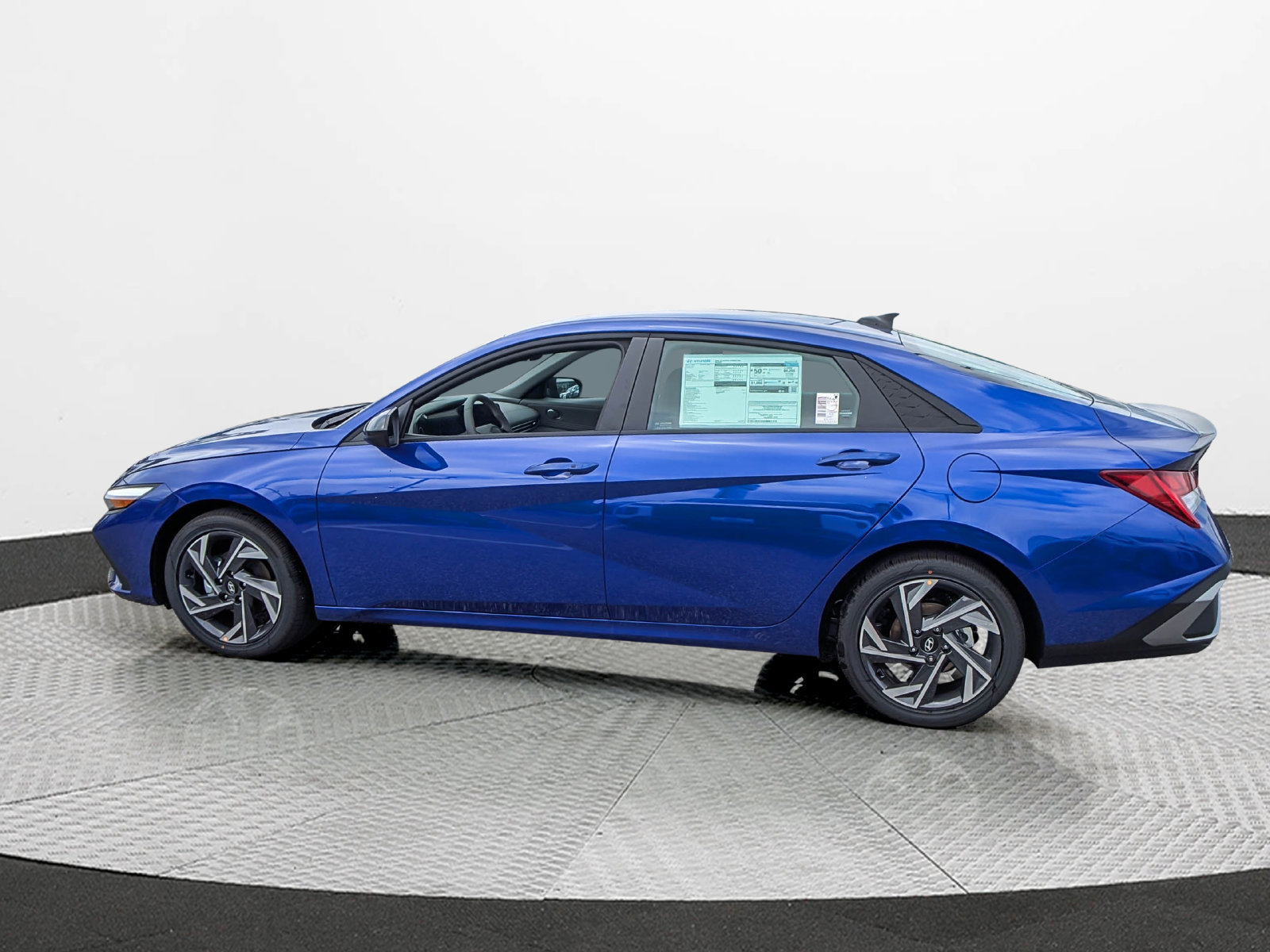 Used 2025 Hyundai Elantra SEL FWD image 3