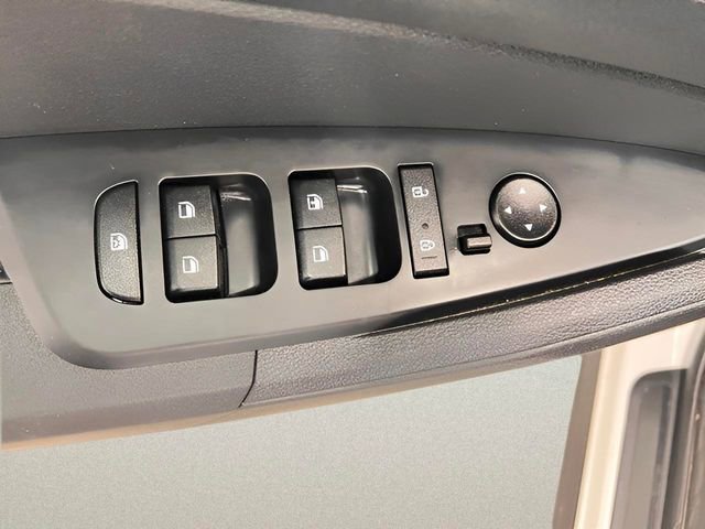 Used 2025 Kia Sportage LX image 17