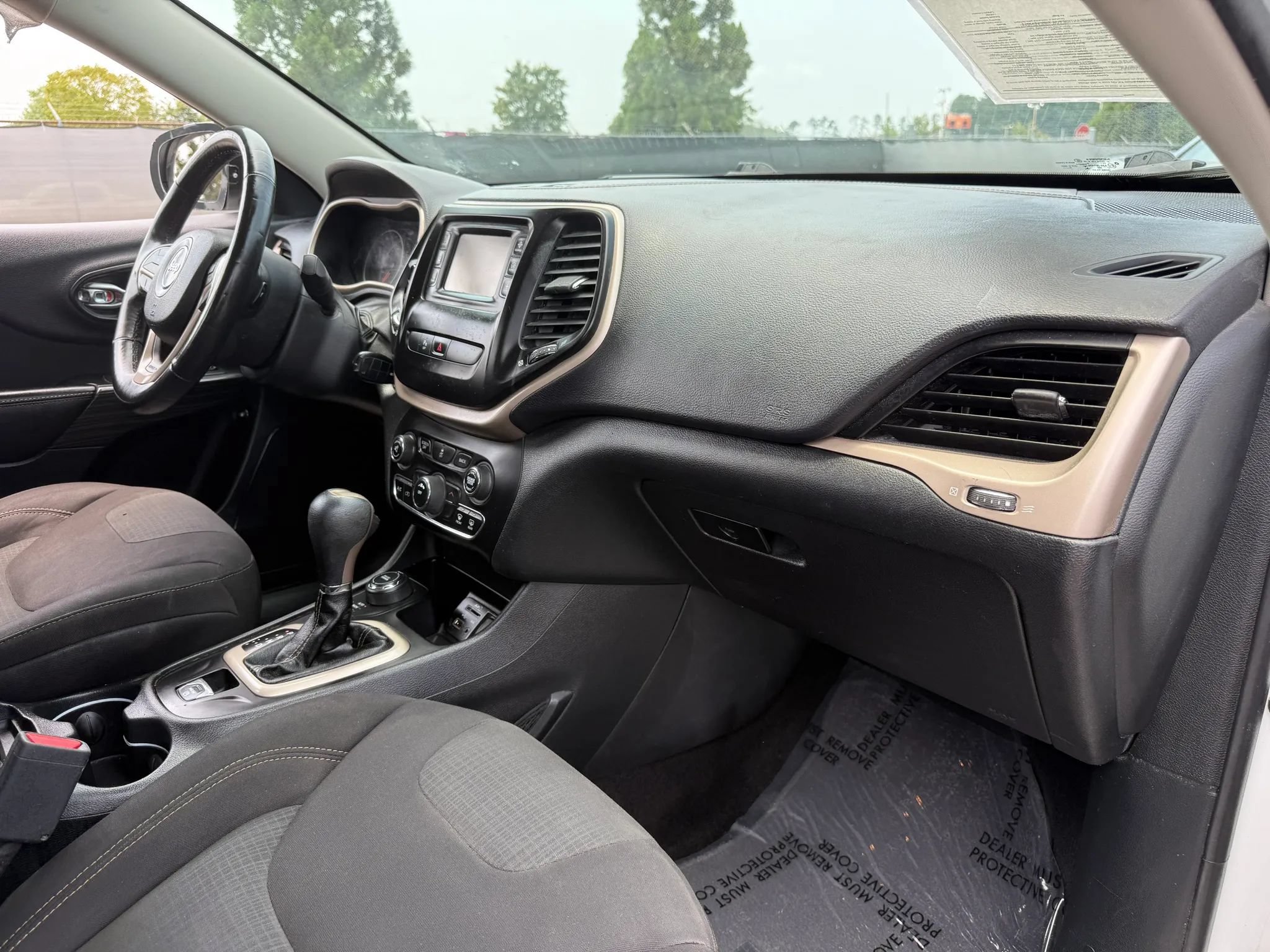 Used 2017 Jeep Cherokee Latitude w/ Safety/Convenience Group AWD/4WD image 19