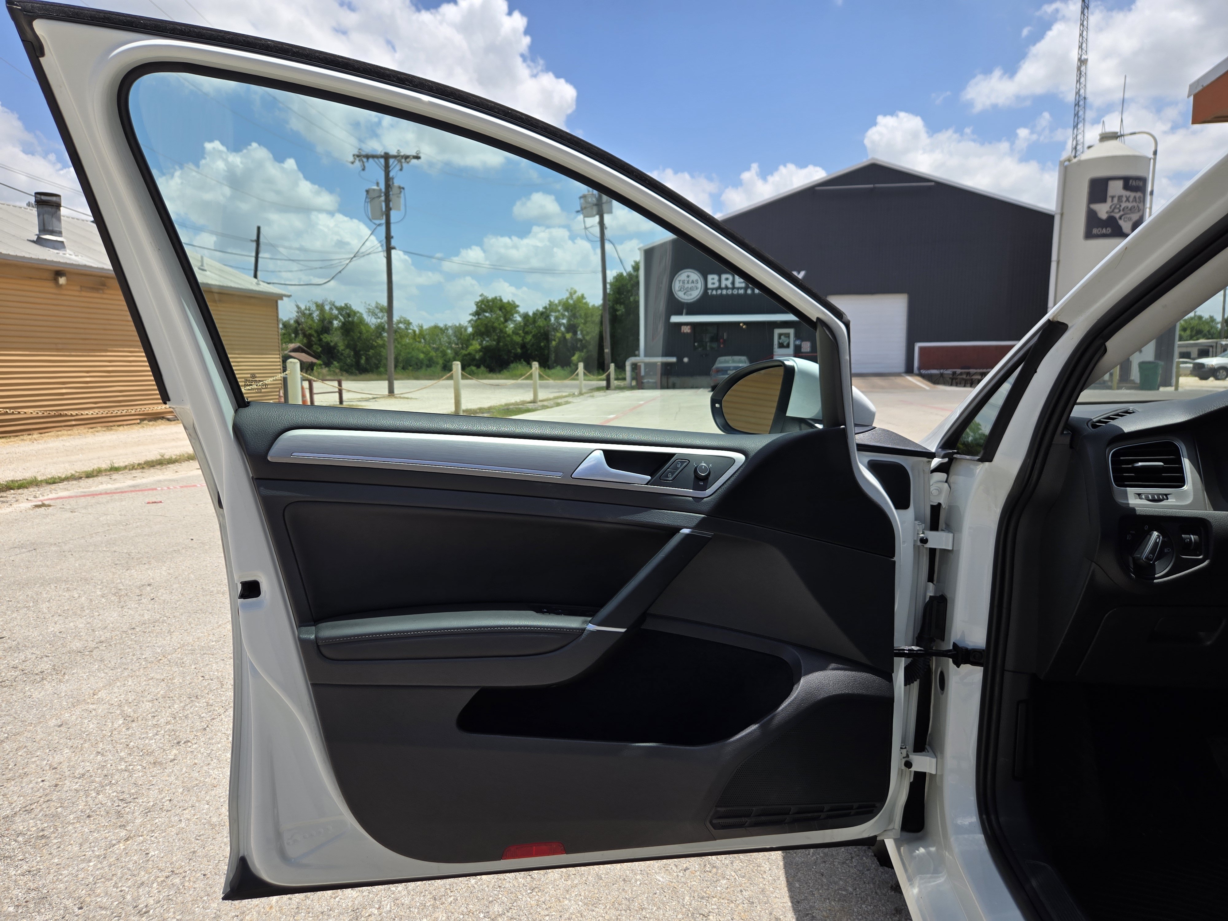 Used 2015 Volkswagen Golf SE w/ Lighting Package FWD image 4