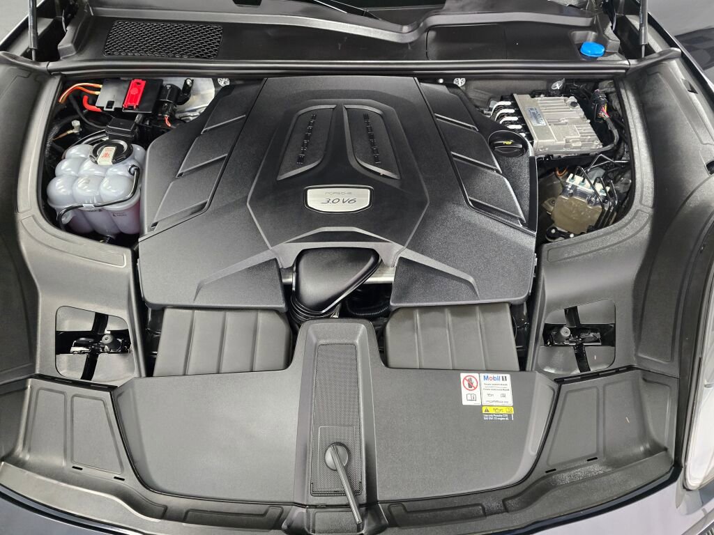 Certified 2023 Porsche Cayenne Platinum Edition AWD/4WD image 11