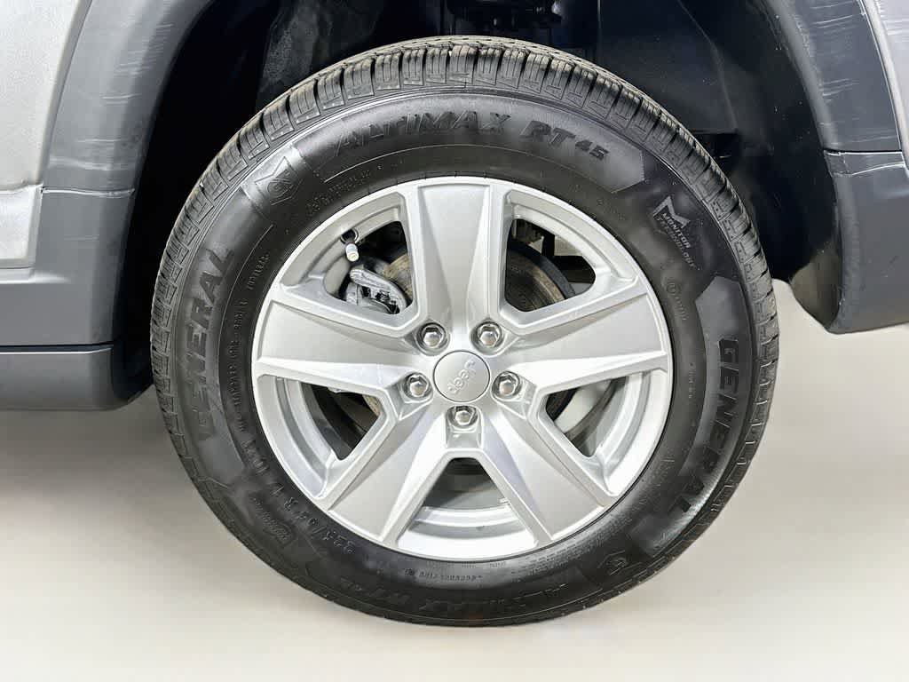 Used 2022 Jeep Compass Latitude AWD/4WD image 8