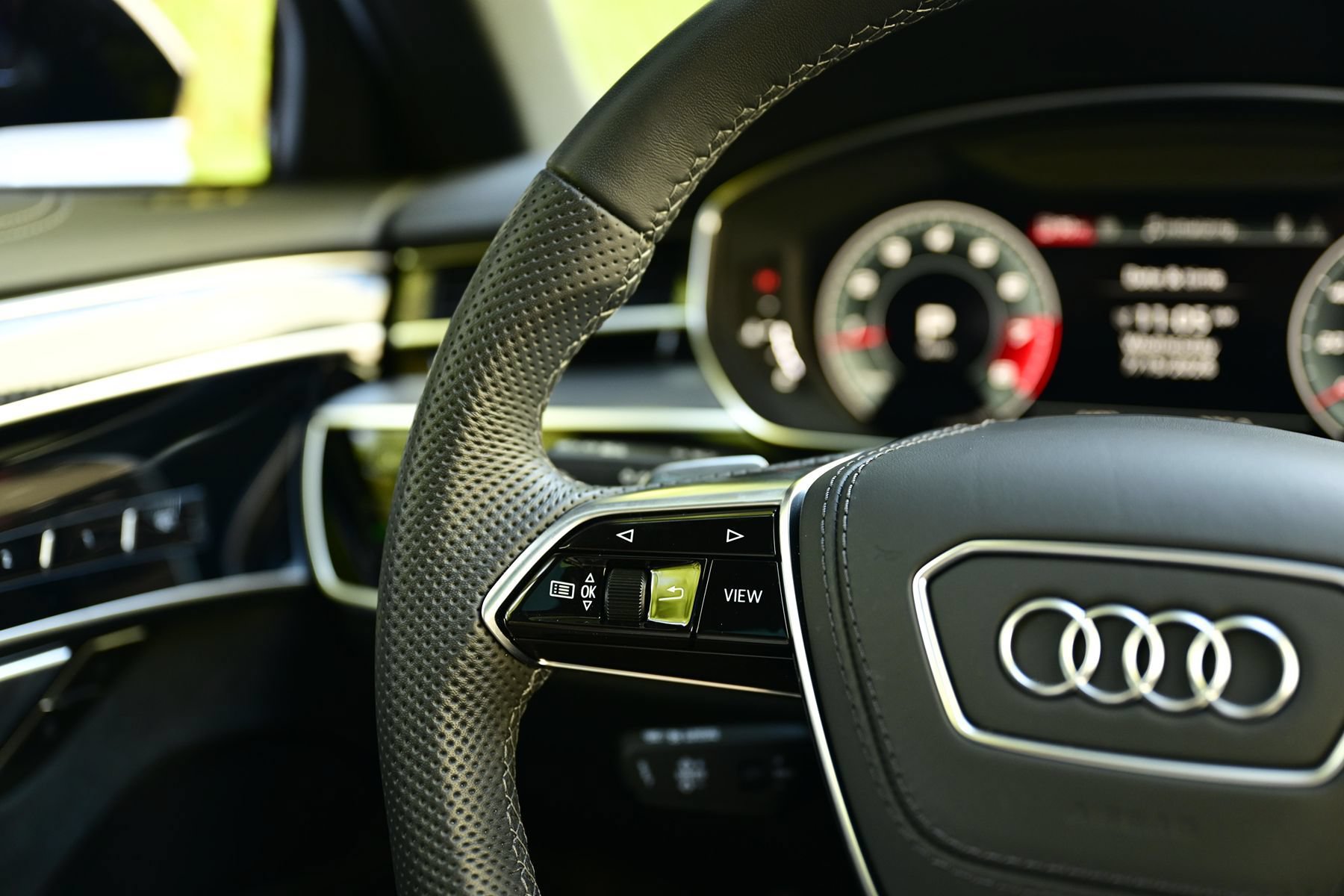 Used 2025 Audi S8 w/ Executive Package AWD/4WD image 15