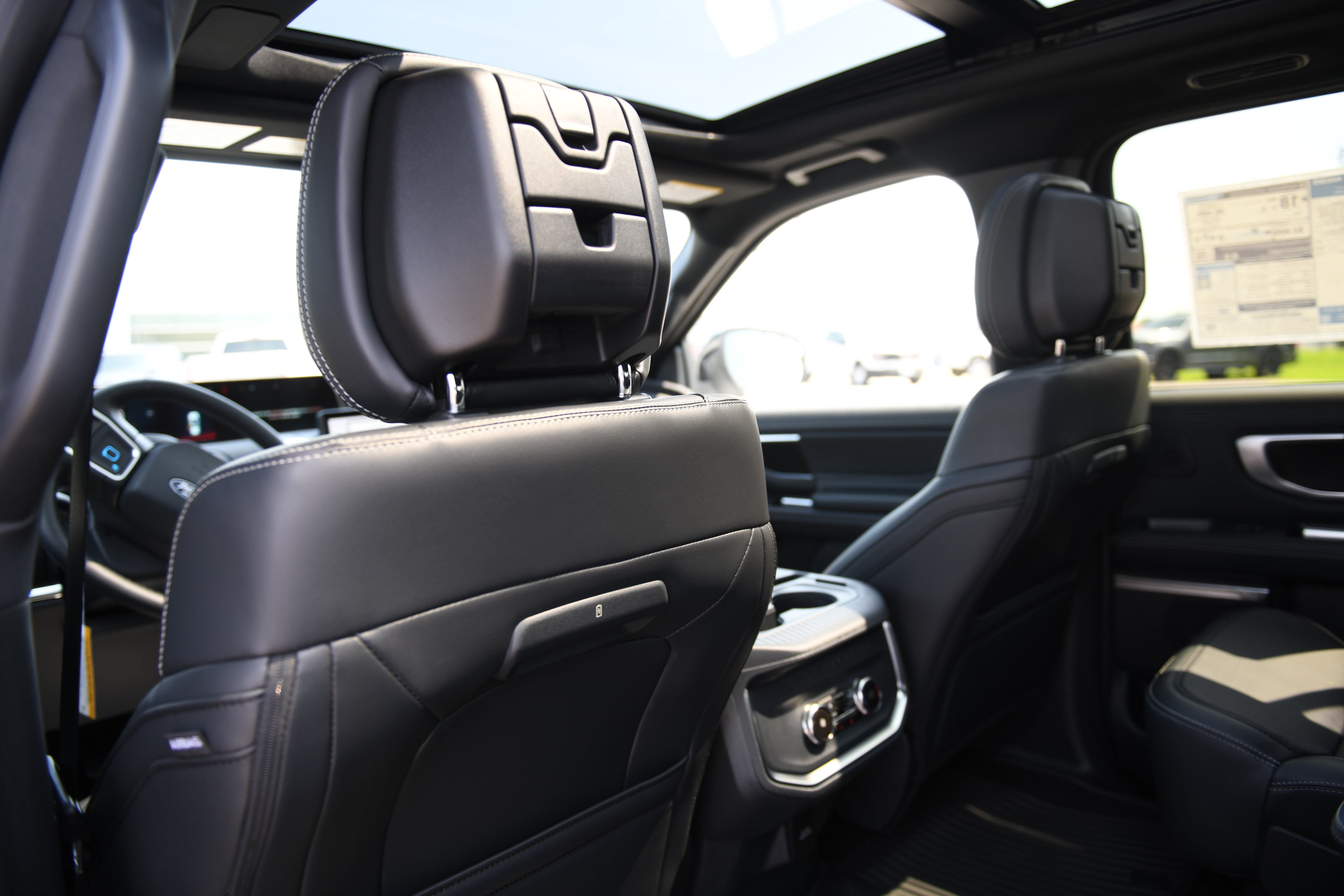 New 2027 Ford Expedition Platinum w/ Stealth Appearance Package RWD image 14