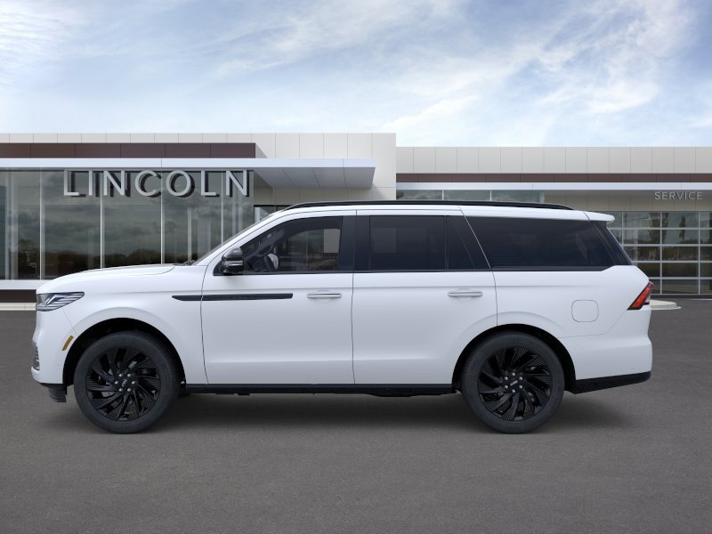 New 2026 Lincoln Navigator Reserve AWD/4WD image 3