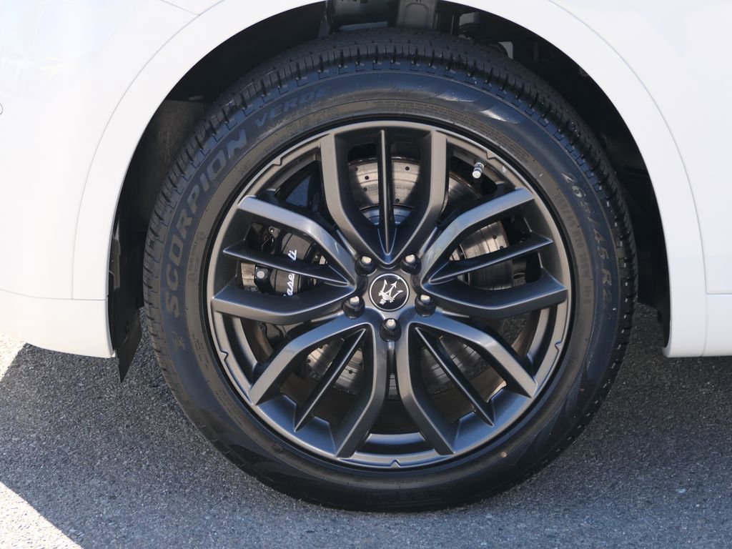 Used 2024 Maserati Levante GT Ultima AWD/4WD image 9