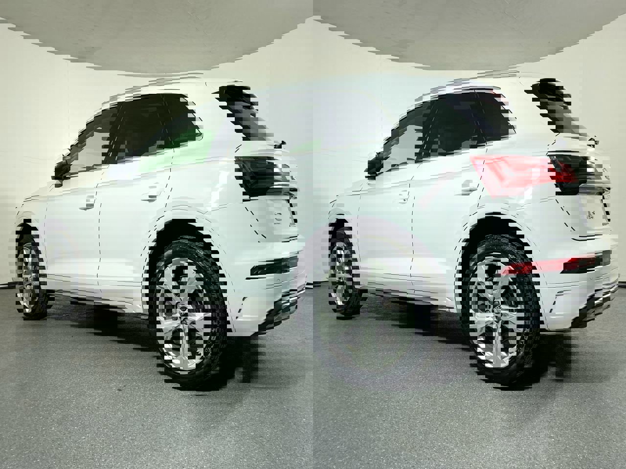 Used 2021 Audi Q5 Premium Plus w/ Premium Plus Package image 31