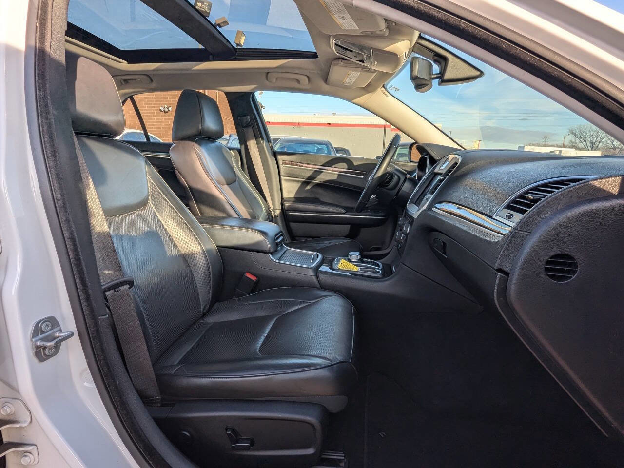 Used 2020 Chrysler 300 Limited image 15