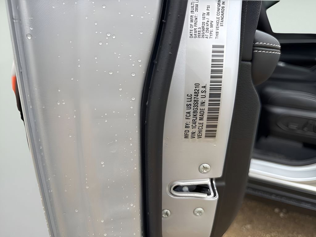 New 2025 Jeep Grand Cherokee L Limited w/ Luxury Tech Group II image 45