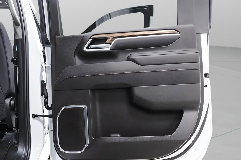 Used 2025 Chevrolet Silverado 2500 LT w/ Convenience Package image 30