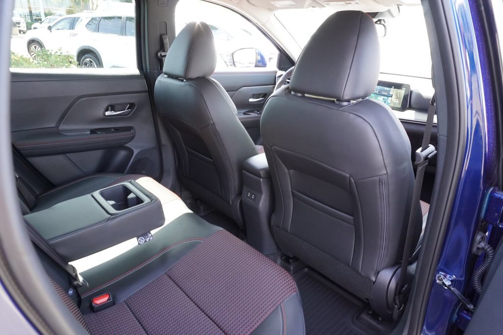 Certified 2025 Nissan Kicks SR FWD image 10