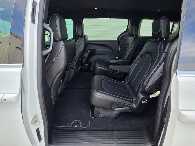Used 2026 Chrysler Pacifica Select FWD image 24