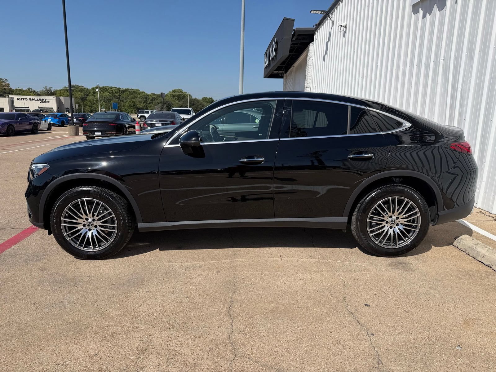 Used 2025 Mercedes-Benz GLC 300 4MATIC image 3