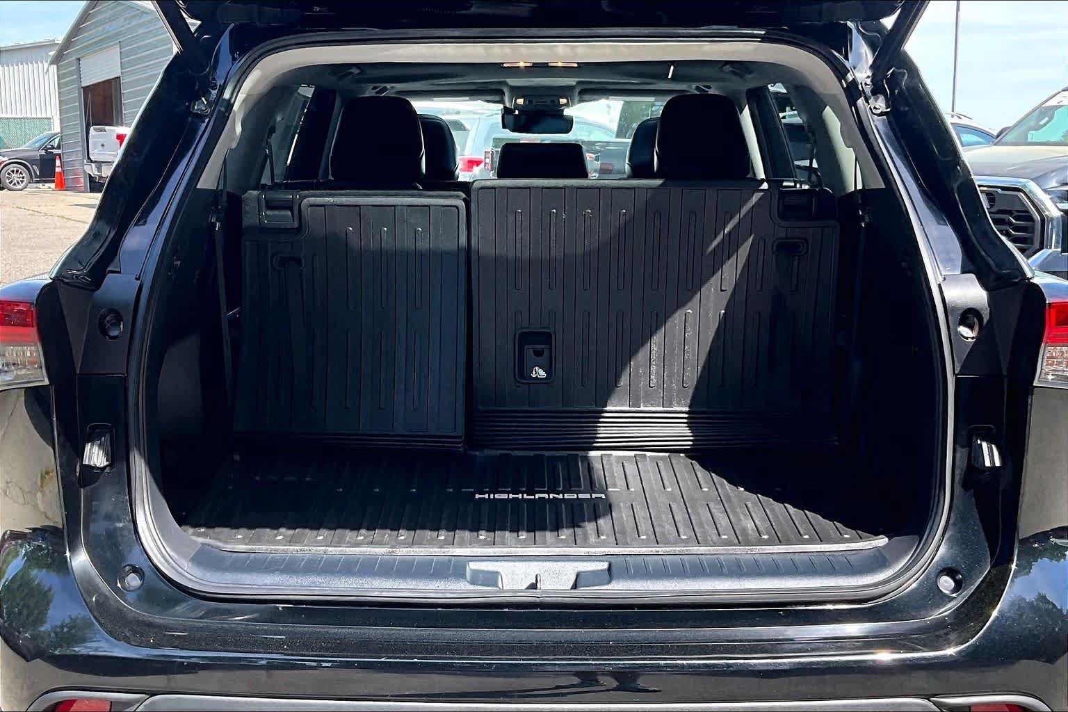 Used 2023 Toyota Highlander XLE AWD/4WD image 31