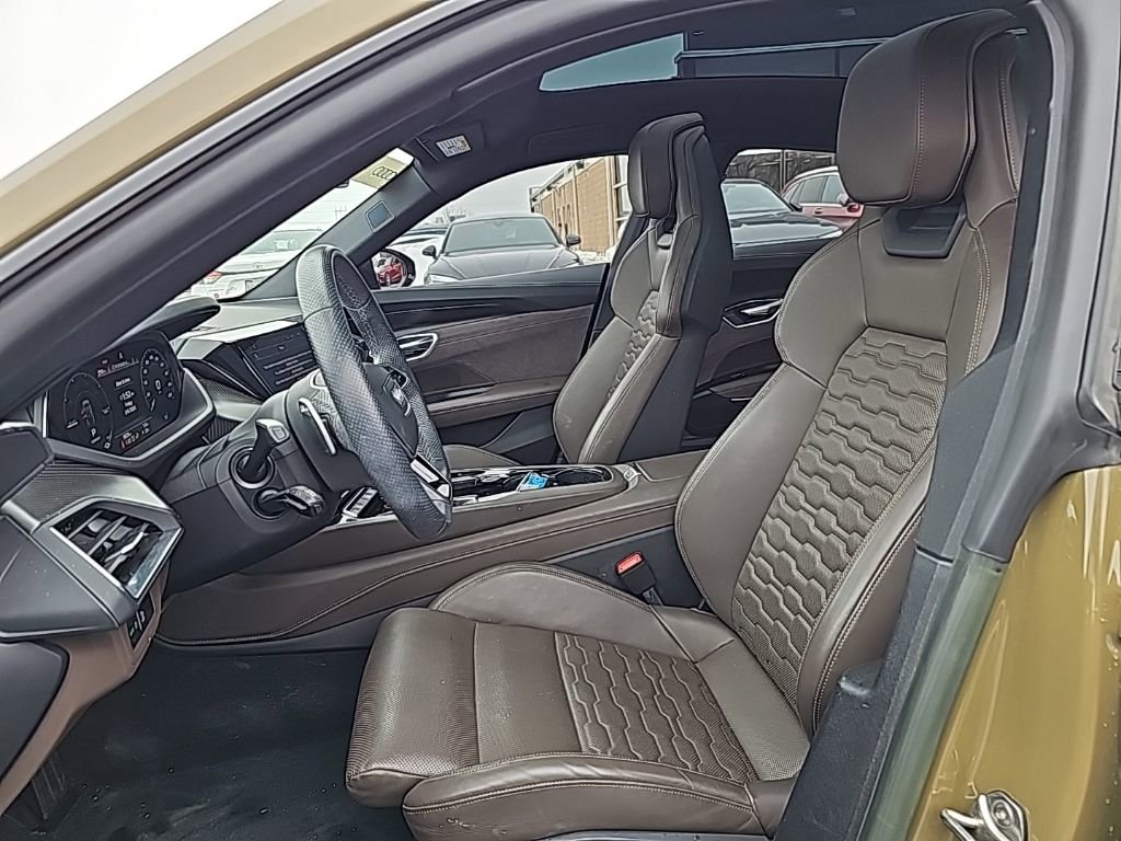 Used 2023 Audi e-tron GT Prestige image 3