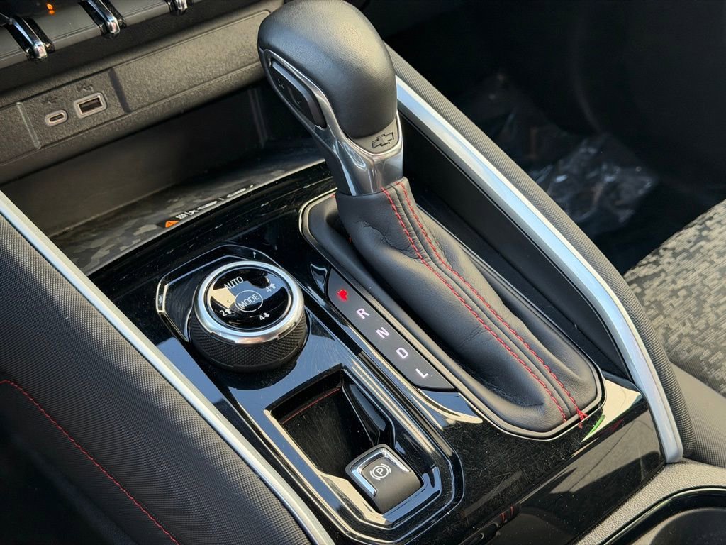 Used 2024 Chevrolet Colorado Z71 w/ Z71 Convenience Package 2 image 15