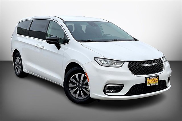 Used 2024 Chrysler Pacifica Select