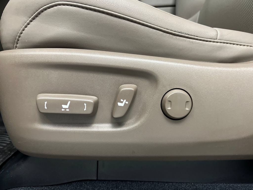 Used 2022 Lexus GX 460 Premium w/ Accessory Package AWD/4WD image 13